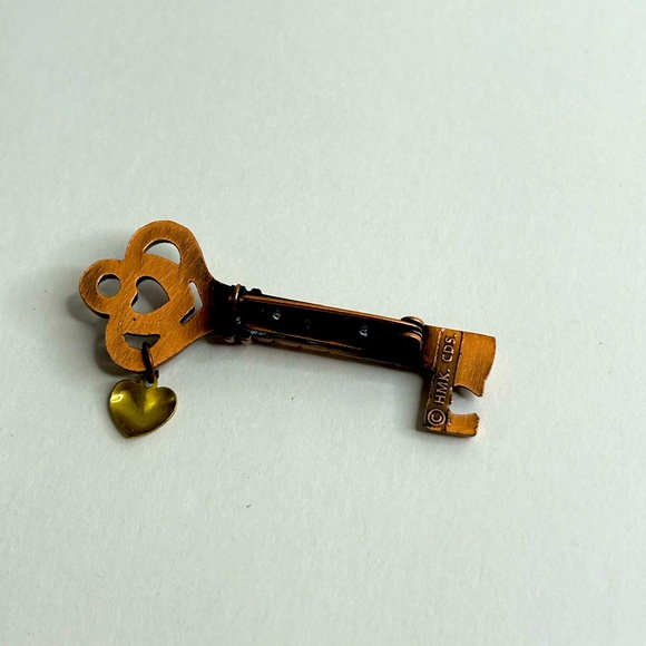 Hallmark Key Pin - Picture 2 of 4